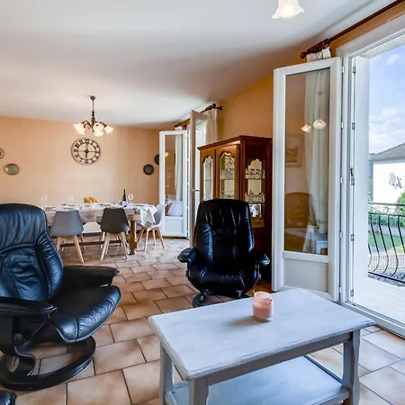 Pour Professionnel, 3 Chambres, 6 Pers, Parking, Jardin & Wi-fi Saint-Simon (Cantal)