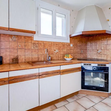 Pour Professionnel, 3 Chambres, 6 Pers, Parking, Jardin & Wi-fi * Saint-Simon (Cantal)