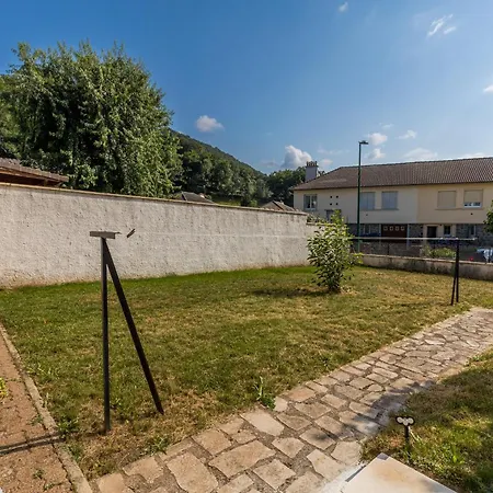 Hébergement de vacances Pour Professionnel, 3 Chambres, 6 Pers, Parking, Jardin&wi-fi Saint-Simon (Cantal)