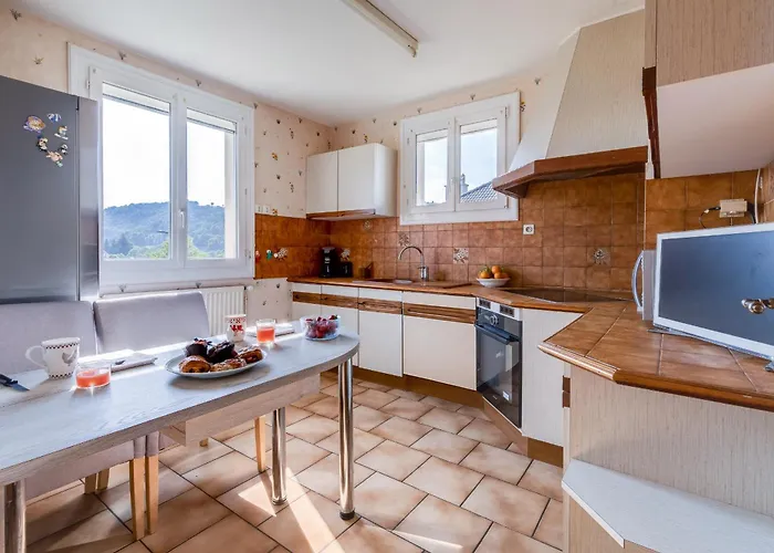 펜션 Pour Professionnel, 3 Chambres, 6 Pers, Parking, Jardin & Wi-fi *