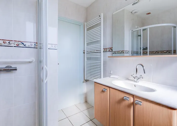 Pour Professionnel, 3 Chambres, 6 Pers, Parking, Jardin & Wi-fi 펜션