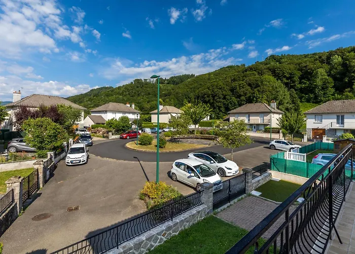 펜션 Pour Professionnel, 3 Chambres, 6 Pers, Parking, Jardin & Wi-fi *