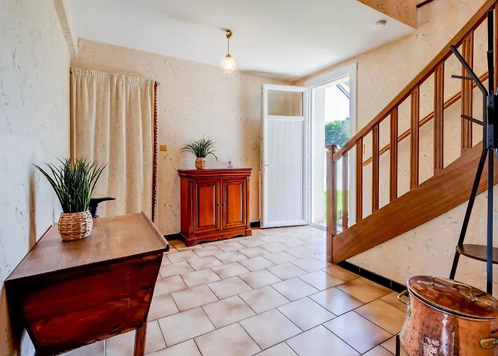 Pour Professionnel, 3 Chambres, 6 Pers, Parking, Jardin & Wi-fi * Saint-Simon (Cantal)