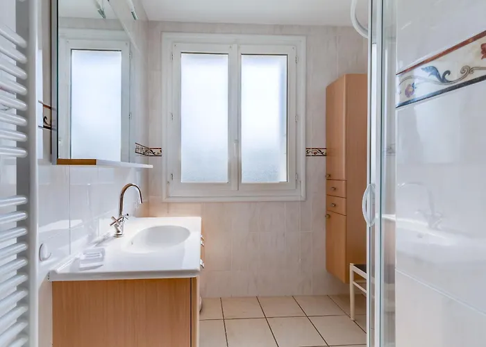 Pour Professionnel, 3 Chambres, 6 Pers, Parking, Jardin & Wi-fi