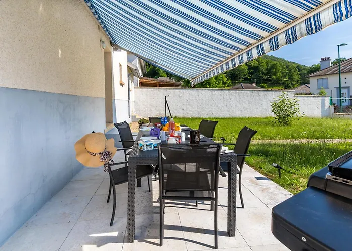 펜션 Pour Professionnel, 3 Chambres, 6 Pers, Parking, Jardin & Wi-fi *