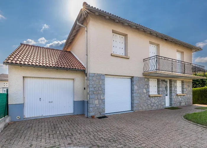 Pour Professionnel, 3 Chambres, 6 Pers, Parking, Jardin & Wi-fi * Saint-Simon (Cantal)