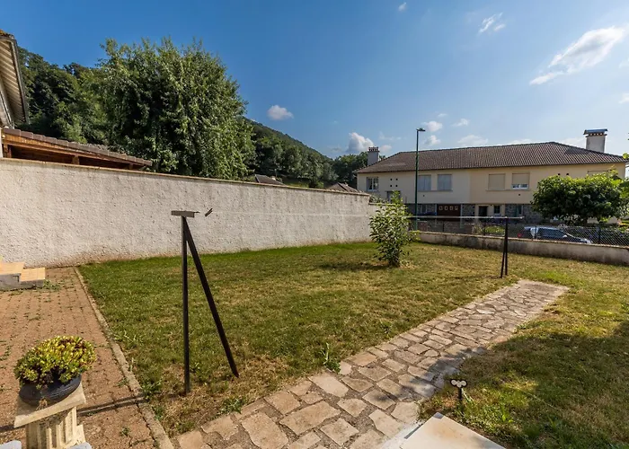 펜션 Pour Professionnel, 3 Chambres, 6 Pers, Parking, Jardin & Wi-fi Saint-Simon (Cantal)